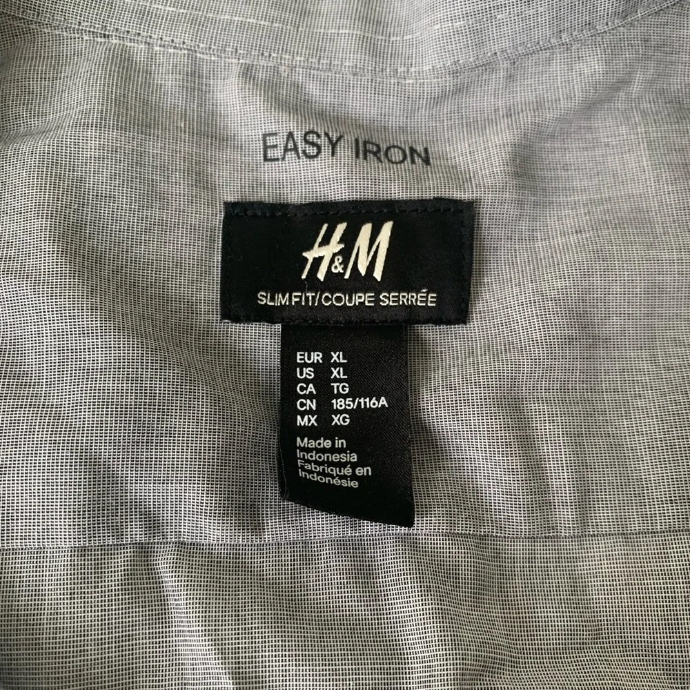 #13 H&M Slim Fit, Easy Iron button-up dress shirt. Size XL - Picture 3 of 5